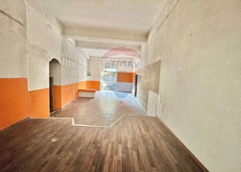 Parcheggio - Locale Commerciale Via Vincenzo La Rocca
 
16, Nola - foto 33