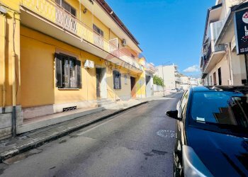 Edificio all\'aperto - Locale Commerciale Via Vincenzo La Rocca
 
16, Nola - foto 2