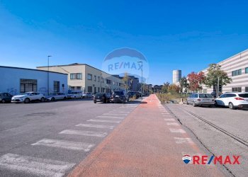 Edificio all\'aperto - Commercial Premises Via Delle Industrie
23/7, Venezia - photo 28