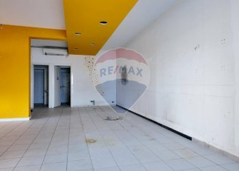 Stanza vuota - Locale Commerciale Lungomare Goffredo Mameli
 
265/B, Senigallia - foto 11