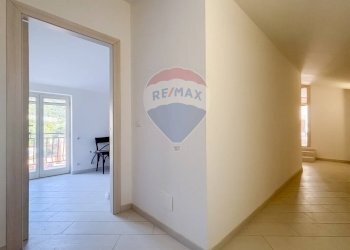 Hall / corridoio - Three-room apartment Piazza Plebiscito
 
9, Sapri - photo 5