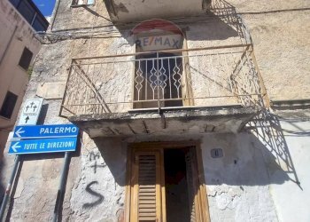 Edificio all\'aperto - Independent house via Balilla
 
6, Carini - photo 1