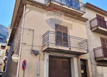 Edificio all\'aperto - Casa indipendente via vittorio emanuele
 
31, San Giuseppe Jato - foto 1