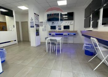 Non correlato - Locale Commerciale Viale Aldo Moro
85-87, Triggiano - foto 1