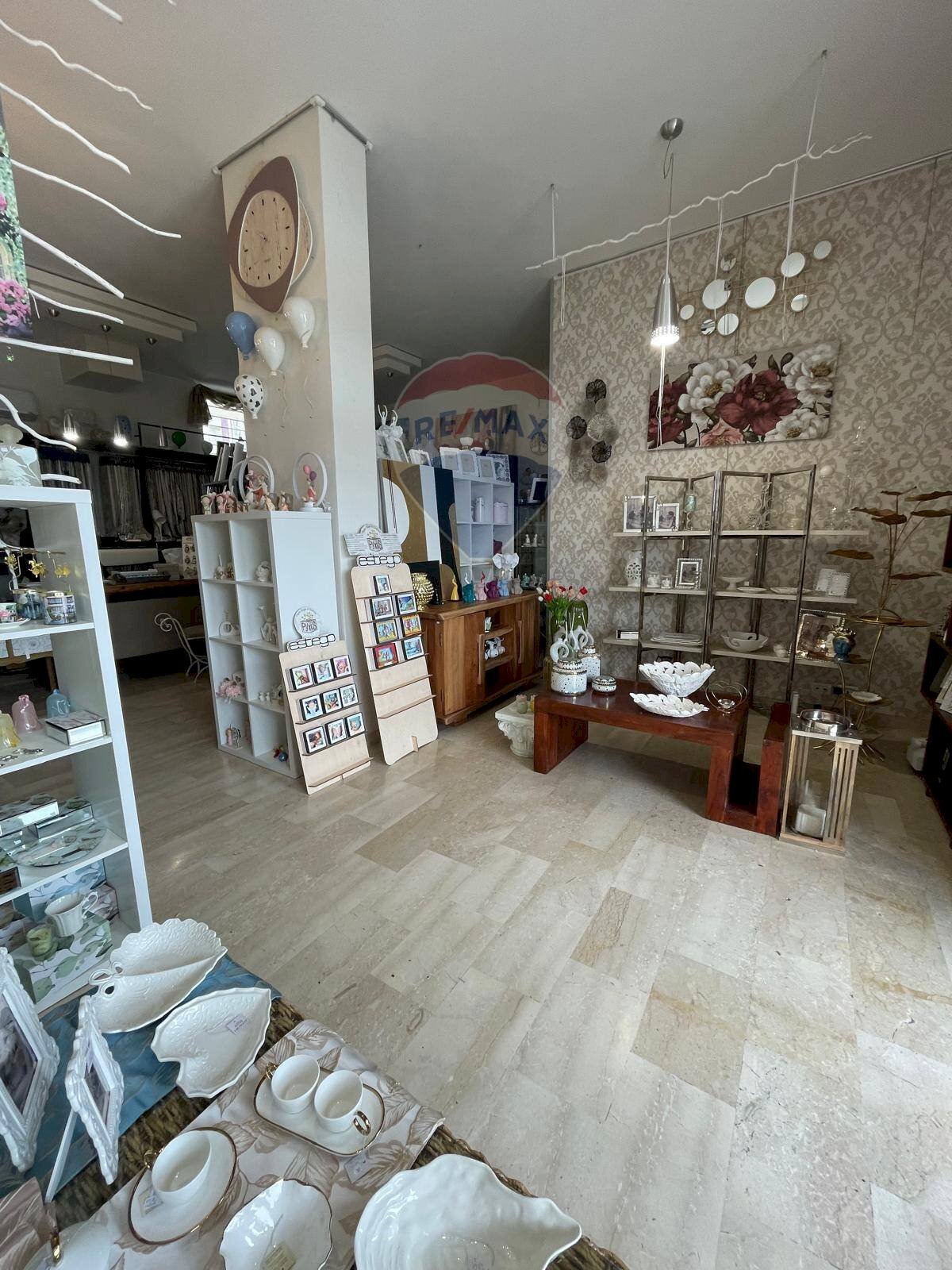 Soggiorno - Locale Commerciale Viale Aldo Moro
 
71-73, Triggiano - foto 1