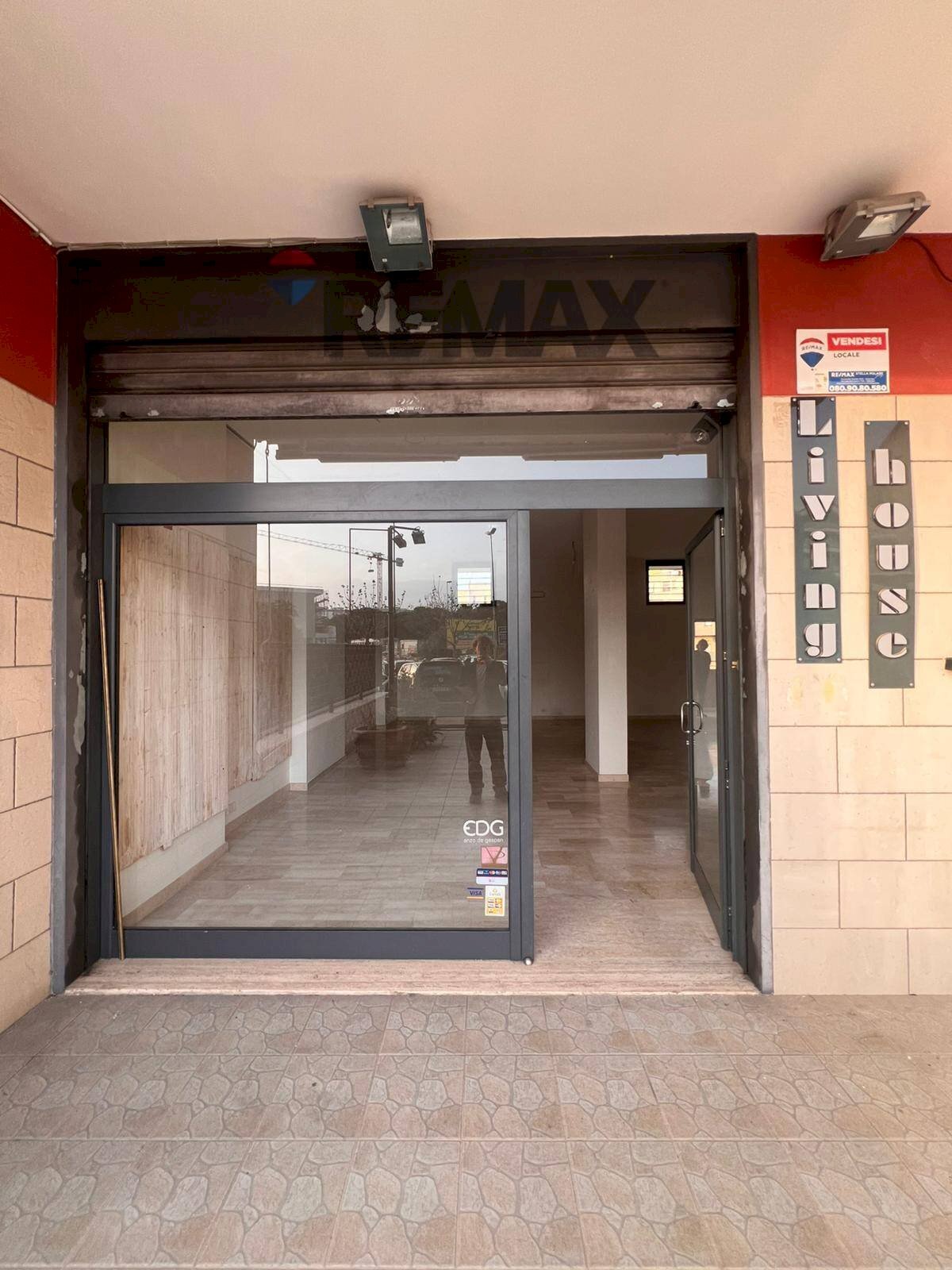 Ricezione / Lobby - Commercial Premises Via Giustino Fortunato
 
27, Triggiano - photo 1