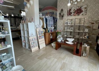 Soggiorno - Locale Commerciale Viale Aldo Moro
71-73, Triggiano - foto 1