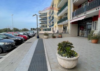 Edificio all\'aperto - Locale Commerciale Viale Aldo Moro
71-73, Triggiano - foto 4