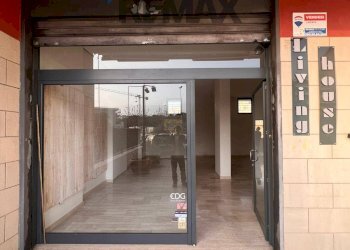 Ricezione / Lobby - Commercial Premises Via Giustino Fortunato
27, Triggiano - photo 1