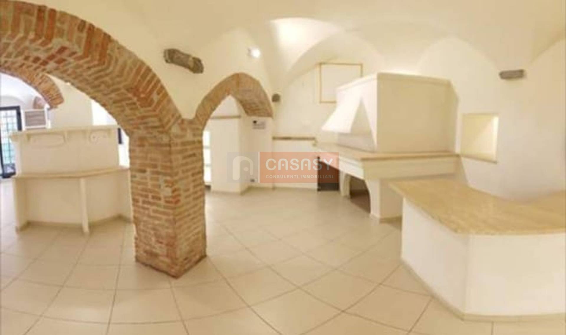 Foto 1 - Locale Commerciale Via Torlaro, Albenga - foto 1