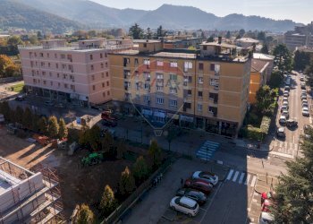 Edificio all\'aperto - Attività Commerciale Via Famiglia Boccacci
 
29, Brescia - foto 29