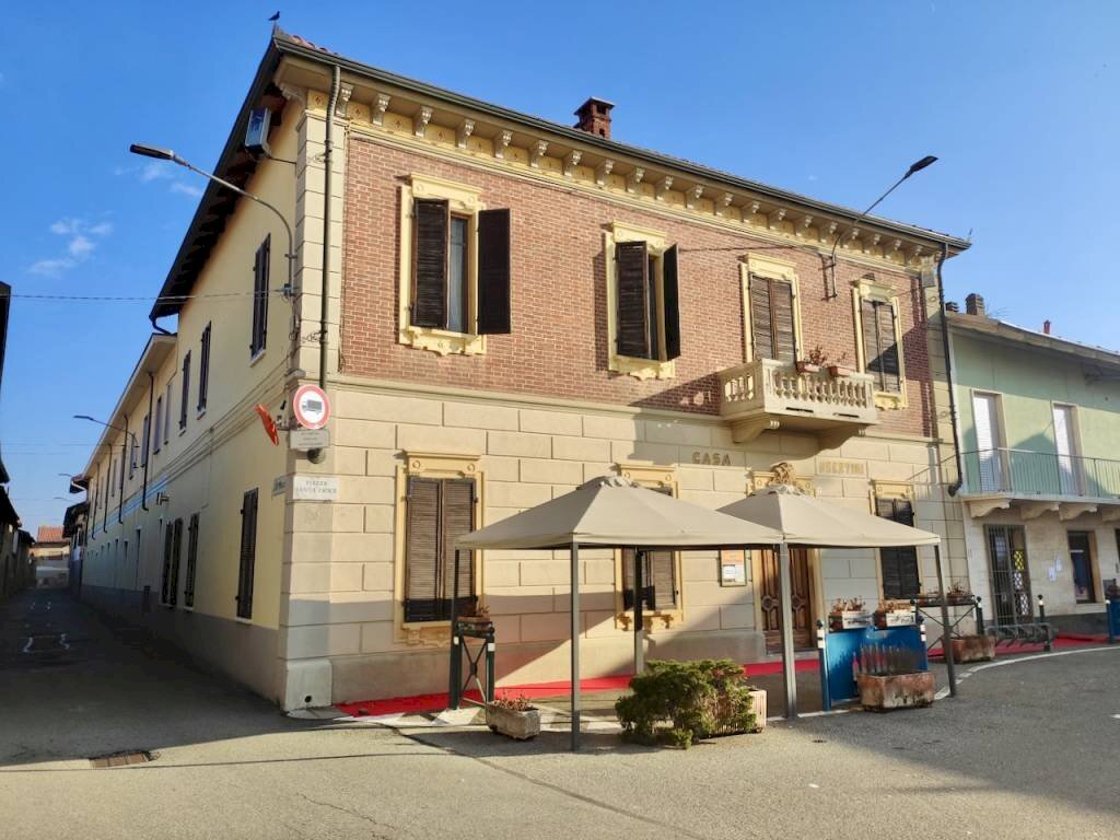 Facciata - Restaurant piazza Santa Croce, 1, Caluso - photo 2