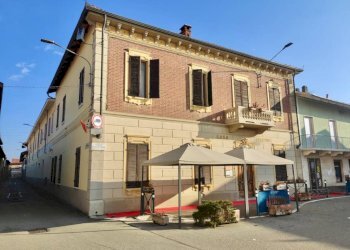 Facciata - Restaurant piazza Santa Croce, 1, Caluso - photo 2