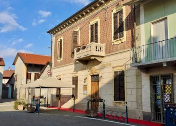 Facciata - Restaurant piazza Santa Croce, 1, Caluso - photo 3