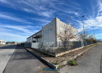 Foto 1 - Capannone Strada delle Alpi
 
9, Carrù - foto 1