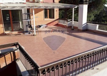 Balcone - Villa Via Appia Nuova
 
9, Ariccia - foto 11