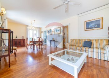 Sala da pranzo - Semi-detached house Via Maria Callas
 
6, Marino - photo 7