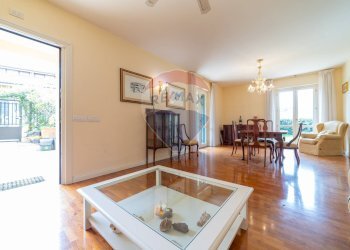 Sala da pranzo - Semi-detached house Via Maria Callas
 
6, Marino - photo 8