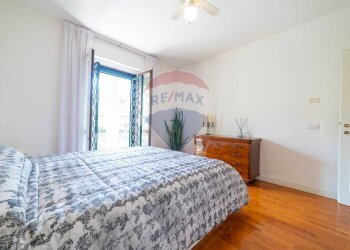 Camera / camera da letto - Semi-detached house Via Maria Callas
 
6, Marino - photo 22