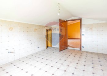 Stanza vuota - Villa Via del Divino Amore
 
2, Marino - photo 35