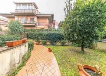 Giardino - Semi-detached house Via Silvio Pellico
 
94, Marino - photo 4