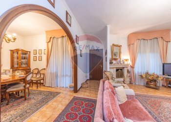 Sala da pranzo - Semi-detached house Via Silvio Pellico
 
94, Marino - photo 11