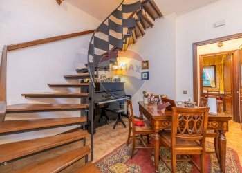 Scale - Semi-detached house Via Silvio Pellico
 
94, Marino - photo 15