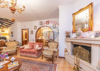 Soggiorno - Semi-detached house Via Silvio Pellico
 
94, Marino - photo 20