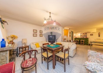 Sala da pranzo - Semi-detached house Via Silvio Pellico
 
94, Marino - photo 39