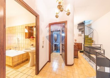 Hall / corridoio - Semi-detached house Via Silvio Pellico
 
94, Marino - photo 87