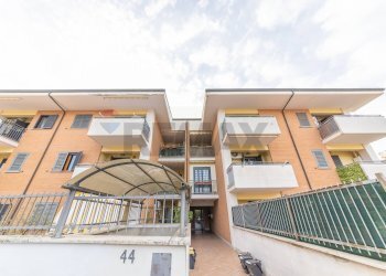 Edificio all\'aperto - Trilocale Via Amatore Sciesa, Marino - foto 1