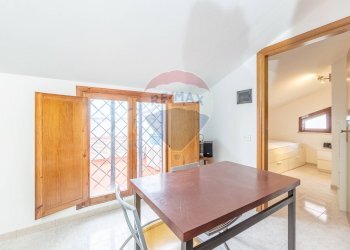 Sala da pranzo - Bilocale Via Martiri Di Belfiore
 
84, Marino - foto 9