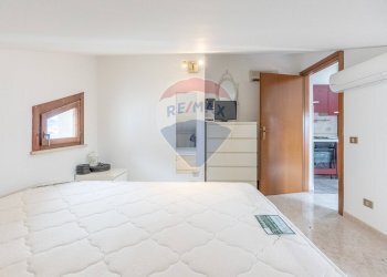 Camera / camera da letto - Bilocale Via Martiri Di Belfiore
 
84, Marino - foto 14