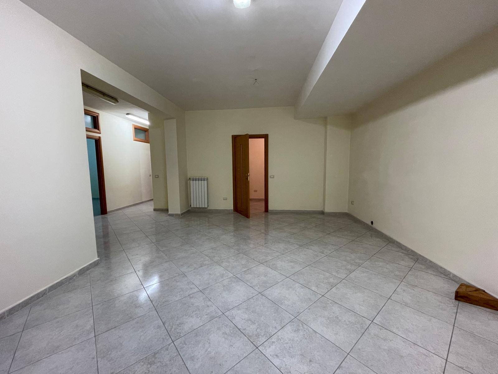 Foto 3 - Warehouse Via P.Musone
 
2, Casapulla - photo 3