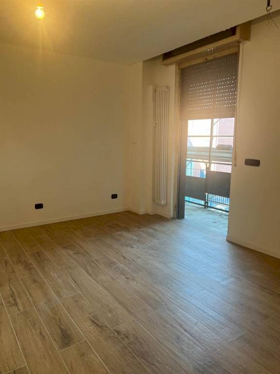 Soggiorno - Bilocale via FRATELLI PICARDI, 143, Sesto San Giovanni - foto 2
