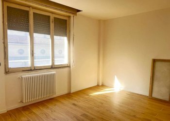 Camera da letto - Bilocale via FRATELLI PICARDI, 143, Sesto San Giovanni - foto 5