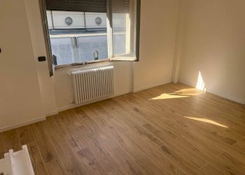 Camera da letto - Bilocale via FRATELLI PICARDI, 143, Sesto San Giovanni - foto 7