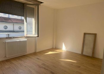 Camera da letto - Bilocale via FRATELLI PICARDI, 143, Sesto San Giovanni - foto 8