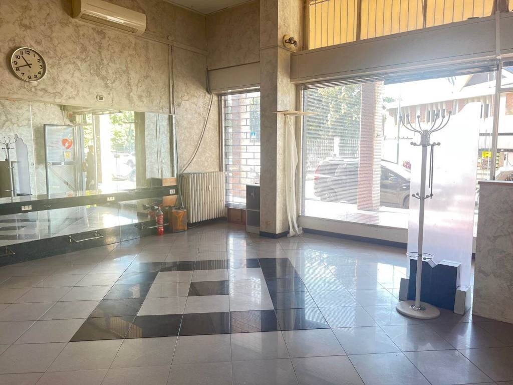 Interno non residenziale - Negozio via PUCCINI, 60, Sesto San Giovanni - foto 1