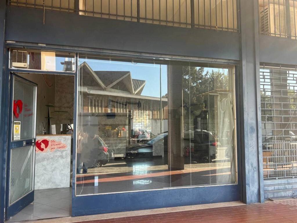 Facciata - Negozio via PUCCINI, 60, Sesto San Giovanni - foto 2