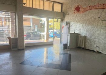 Interno non residenziale - Negozio via PUCCINI, 60, Sesto San Giovanni - foto 4