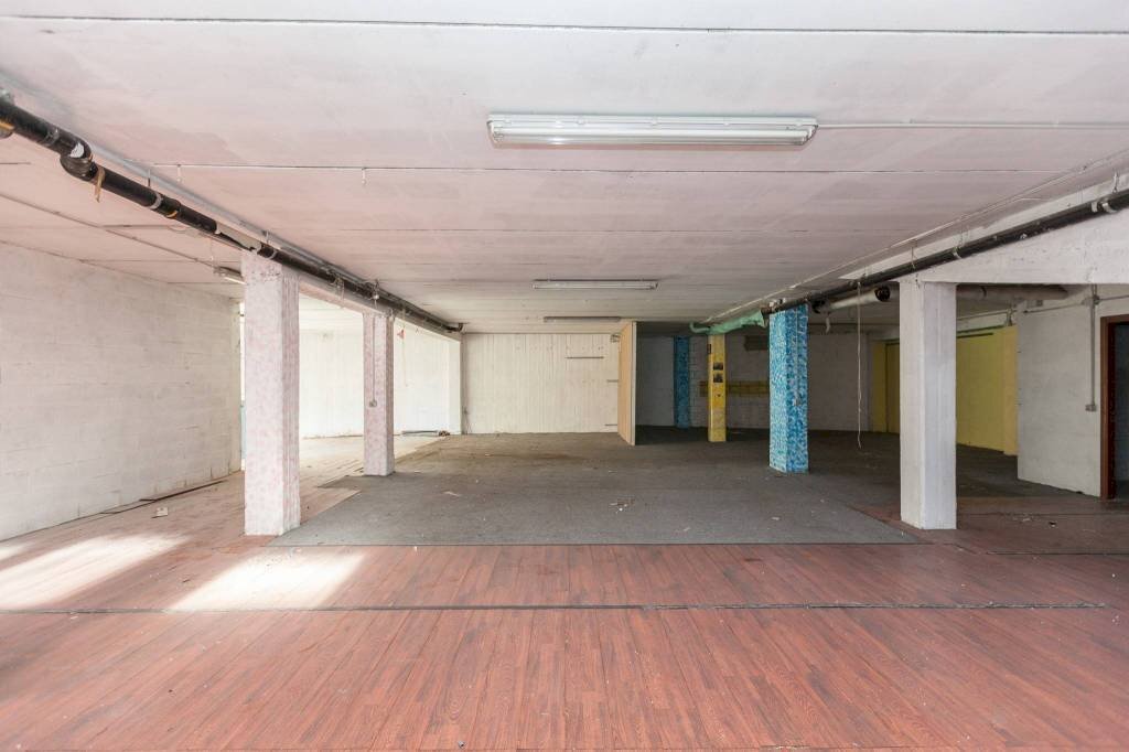 Interno non residenziale - Negozio via Gubbio, 103/a, Torino - foto 1