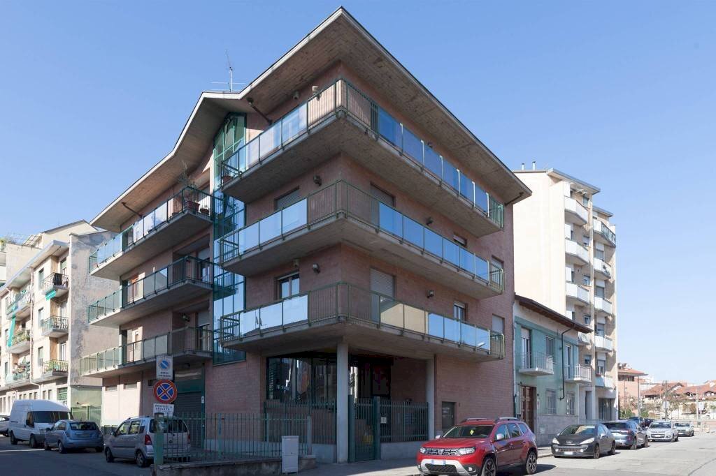 Facciata - Negozio via Gubbio, 103/a, Torino - foto 2