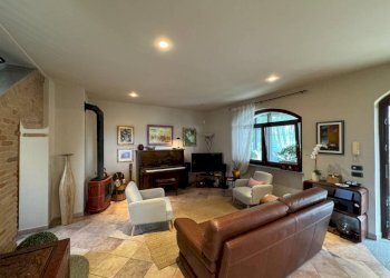 Salone - Villa Borgata Brandini, La Morra - foto 12