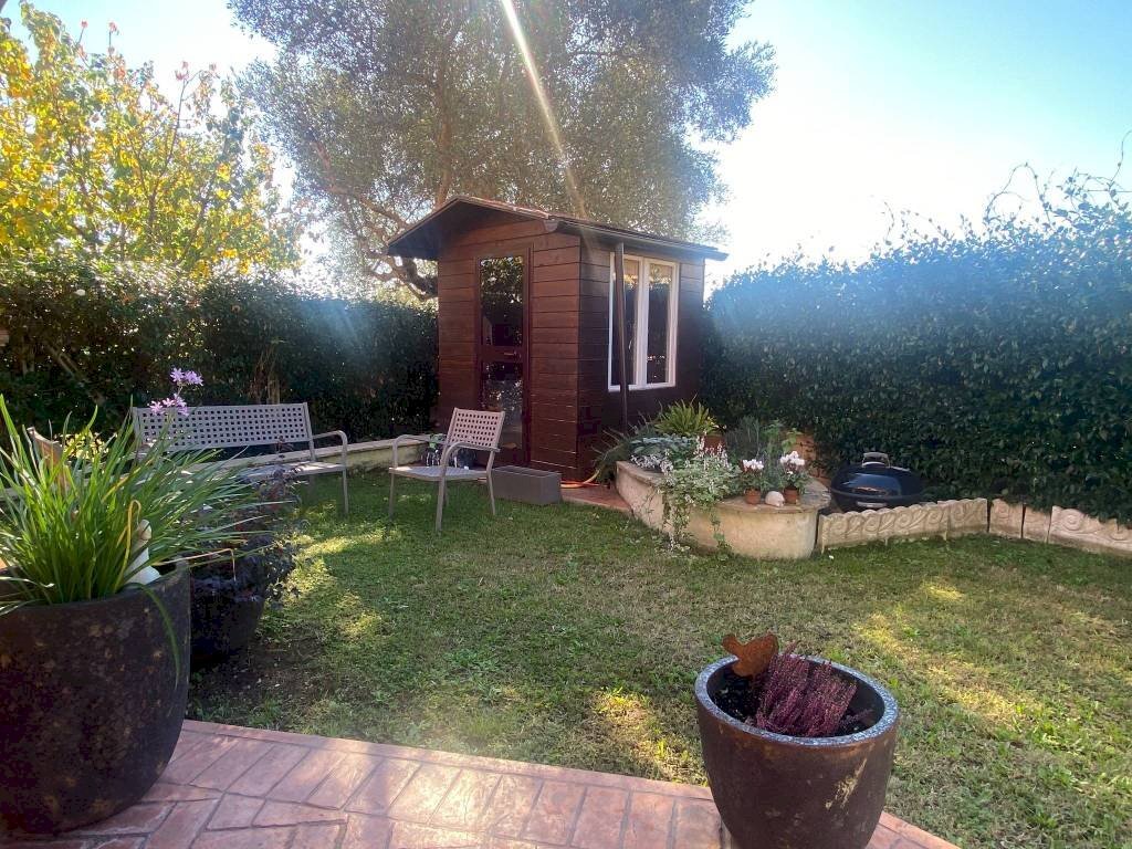 Giardino - Trilocale via Sant'Elena, Fara in Sabina - foto 2