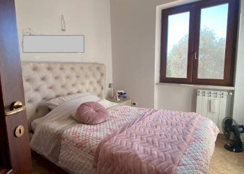 Camera da letto - Trilocale via Sant'Elena, Fara in Sabina - foto 14