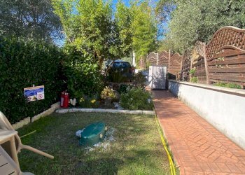 Giardino - Trilocale via Sant'Elena, Fara in Sabina - foto 19