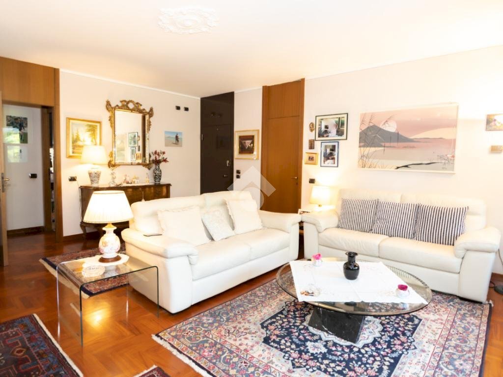 Four-room apartment via Giuseppe Verdi, hamlet Milano 3, Basiglio - photo 2