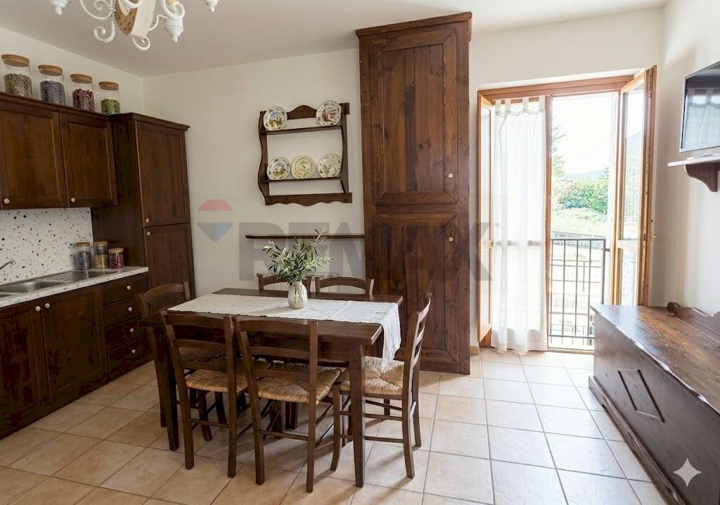 Sala da pranzo - Trilocale Via del Lago
 
snc, Villetta Barrea - foto 1