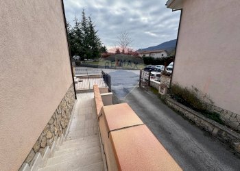 Balcone - Trilocale Via del Lago
 
snc, Villetta Barrea - foto 4